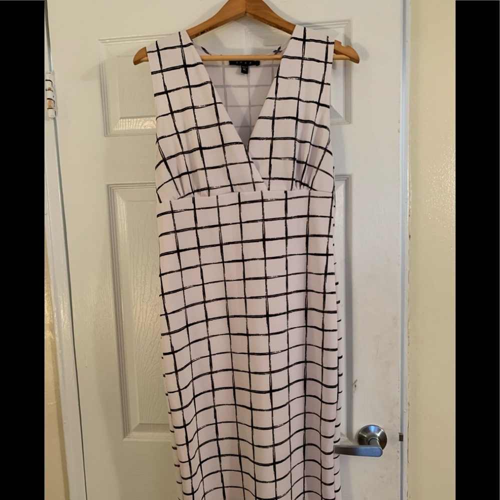 💚 White midi dress